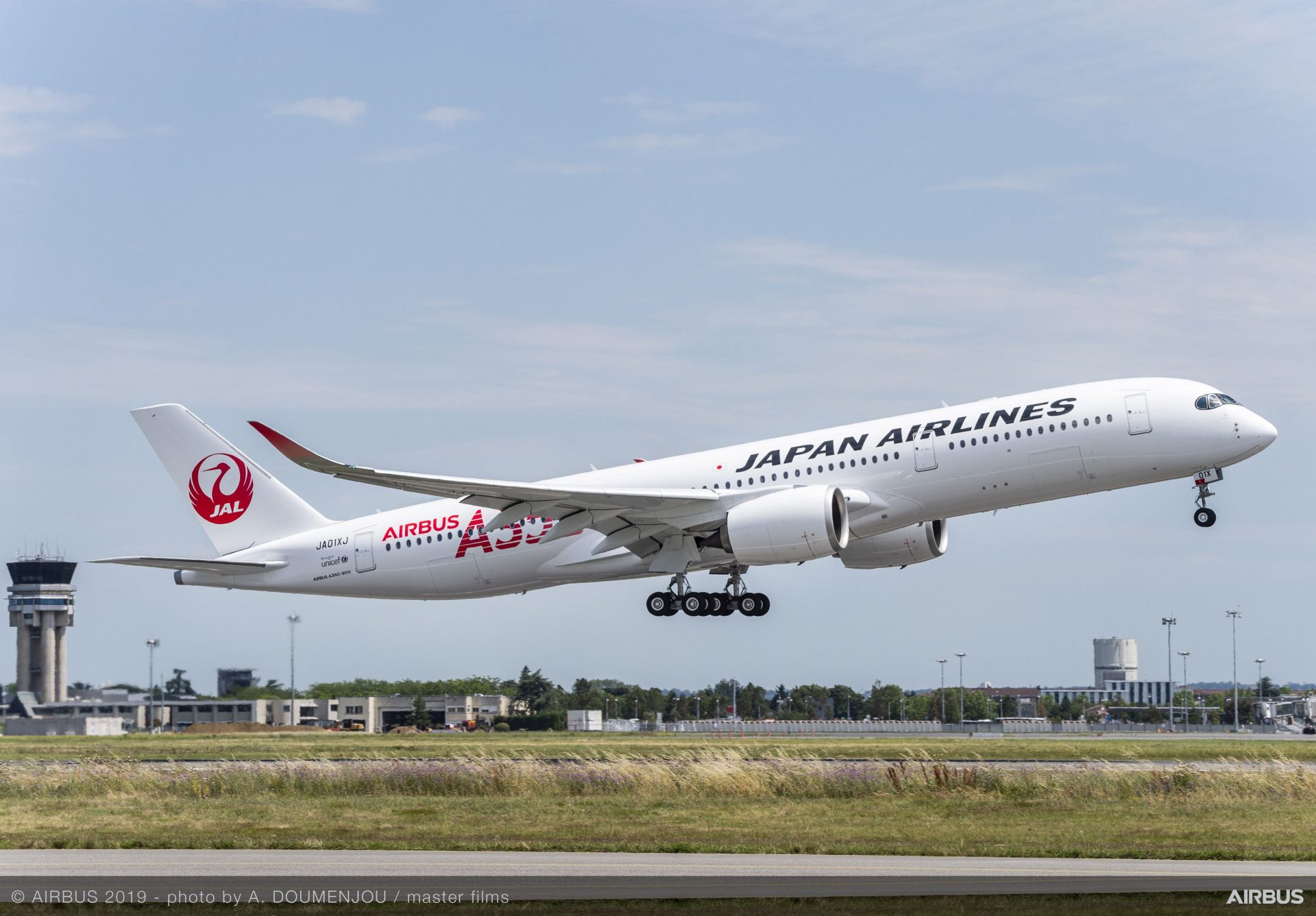 Japan Airlines signs Airbus order for 20 A350900 and 11 A321neo